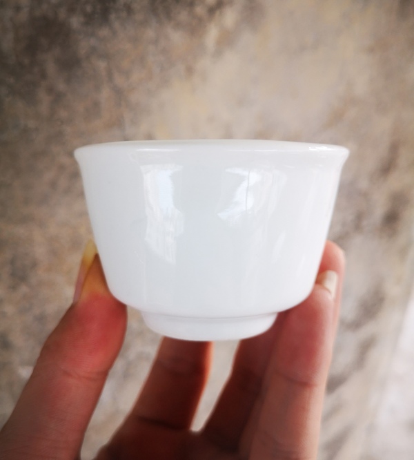 古玩陶瓷清代.甜白釉唇口杯拍賣,當前價格980元