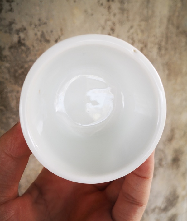 古玩陶瓷清代.甜白釉唇口杯拍賣,當前價格980元