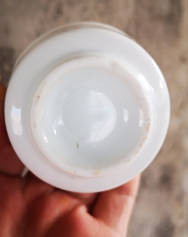 古玩陶瓷清代.甜白釉唇口杯拍賣,當前價格980元