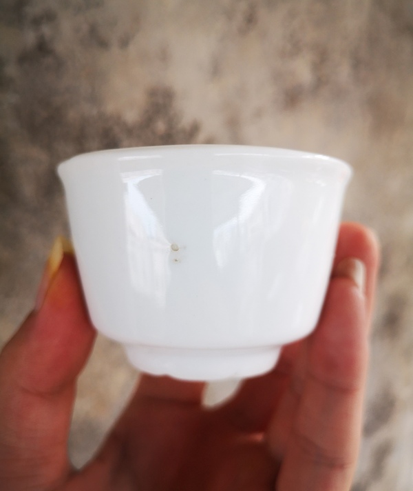 古玩陶瓷清代.甜白釉唇口杯拍賣,當前價格980元