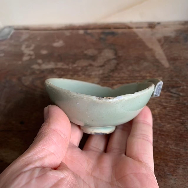 古玩陶瓷元代龍泉青瓷茶盞拍賣,當前價格199元
