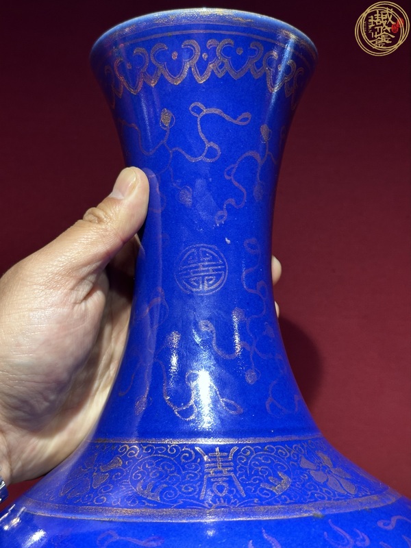 古玩陶瓷晚清·藍(lán)釉描金雙龍戲珠紋賞瓶真品鑒賞圖