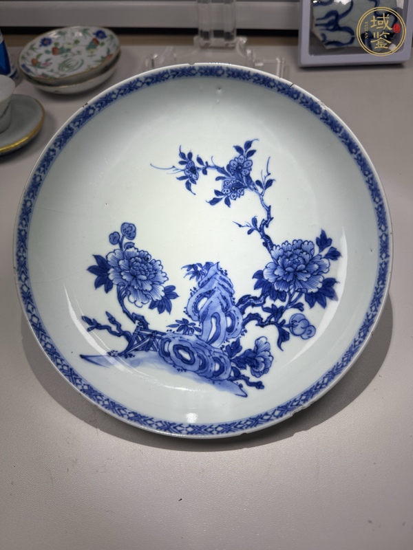 古玩陶瓷青花花卉紋盤真品鑒賞圖