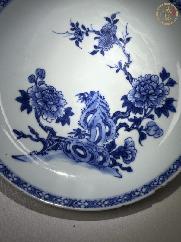 古玩陶瓷青花花卉紋盤真品鑒賞圖