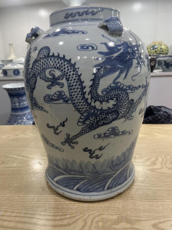 古玩陶瓷青花趕珠龍紋獅耳將軍罐拍賣,當(dāng)前價(jià)格16800元