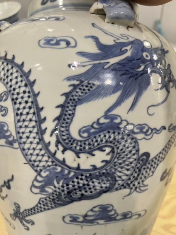 古玩陶瓷青花趕珠龍紋獅耳將軍罐拍賣,當(dāng)前價(jià)格16800元