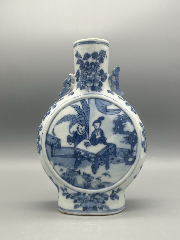 古玩陶瓷晚清寄托康熙款青花三娘教子圖大抱月瓶拍賣(mài),當(dāng)前價(jià)格2800元