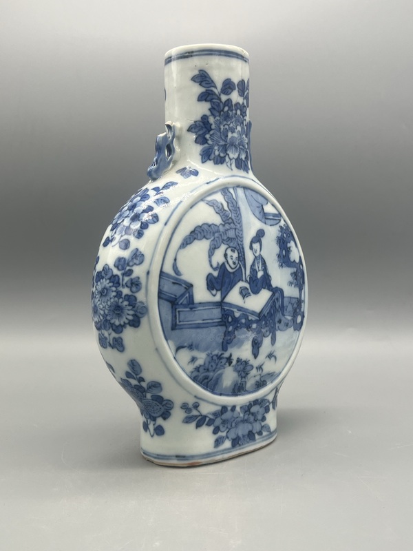 古玩陶瓷晚清寄托康熙款青花三娘教子圖大抱月瓶拍賣(mài),當(dāng)前價(jià)格2800元