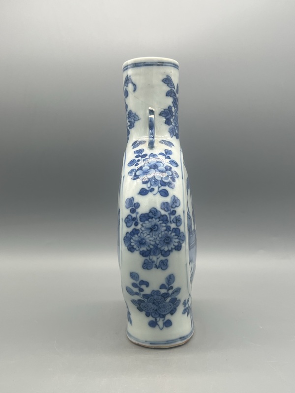 古玩陶瓷晚清寄托康熙款青花三娘教子圖大抱月瓶拍賣(mài),當(dāng)前價(jià)格2800元