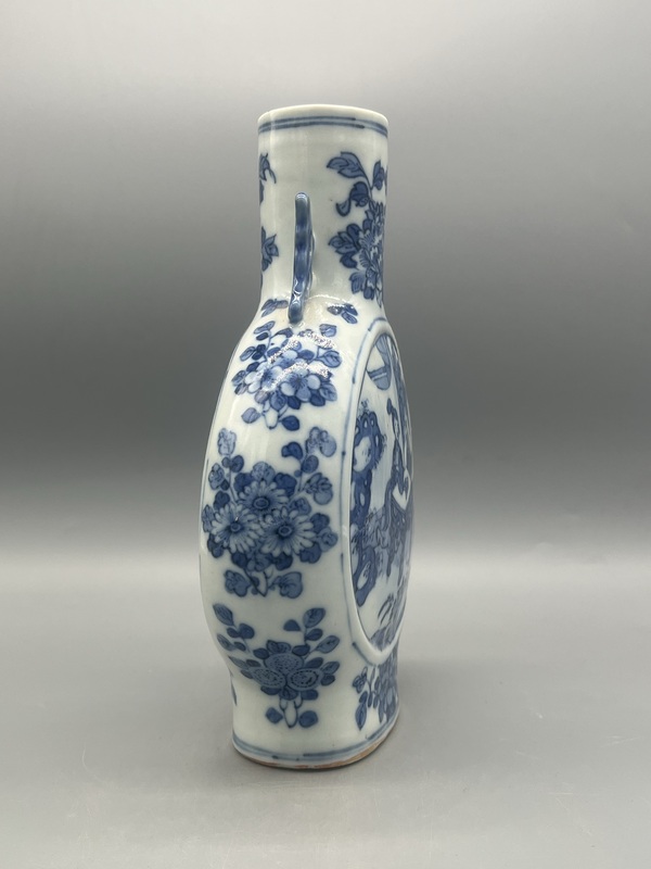古玩陶瓷晚清寄托康熙款青花三娘教子圖大抱月瓶拍賣(mài),當(dāng)前價(jià)格2800元