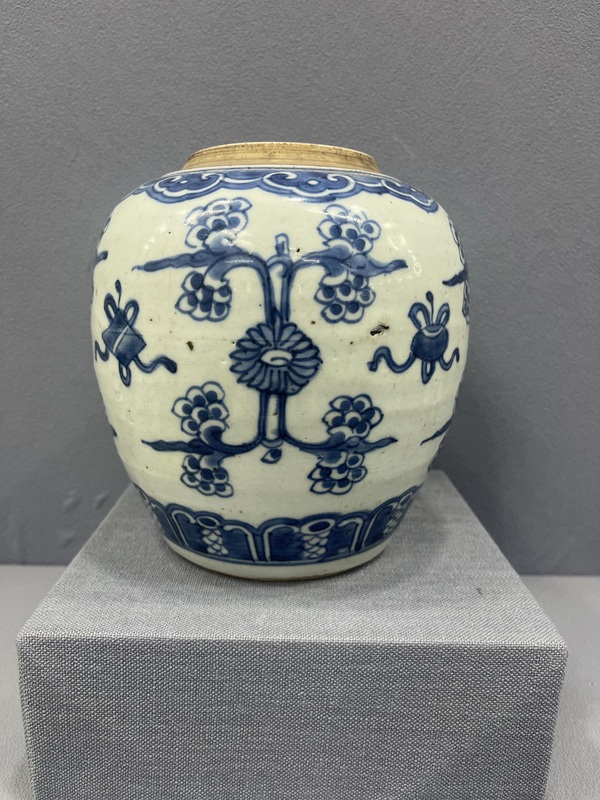 古玩陶瓷清康熙花卉紋青花罐拍賣,當(dāng)前價(jià)格5500元