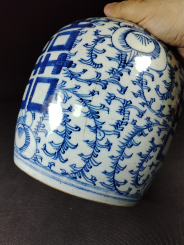 古玩陶瓷清中期嘉道纏枝蓮三喜超大罐（高23cm）拍賣，當前價格800元