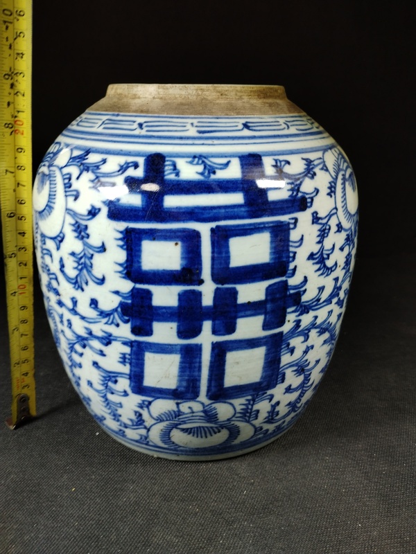 古玩陶瓷清中期嘉道纏枝蓮三喜超大罐（高23cm）拍賣，當前價格800元