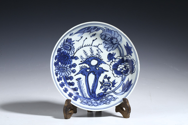 古玩轉(zhuǎn)賣明晚·青花洞石花卉紋盤拍賣，當(dāng)前價格264元