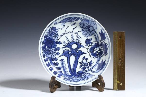 古玩陶瓷明晚·青花洞石花卉紋盤拍賣，當前價格15000元
