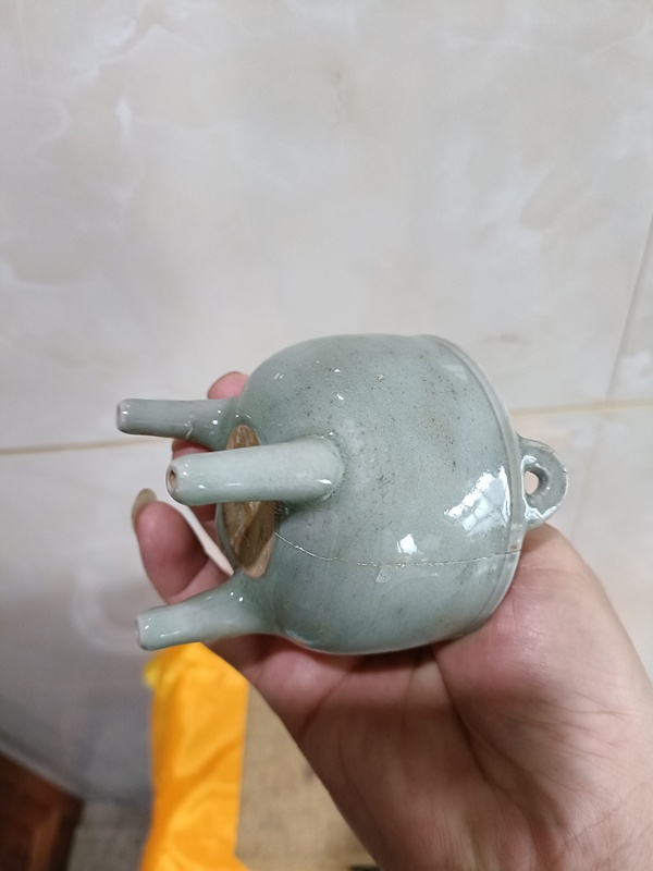 古玩陶瓷館藏級北宋龍泉青釉鼎式筆管爐拍賣,當前價格5980元