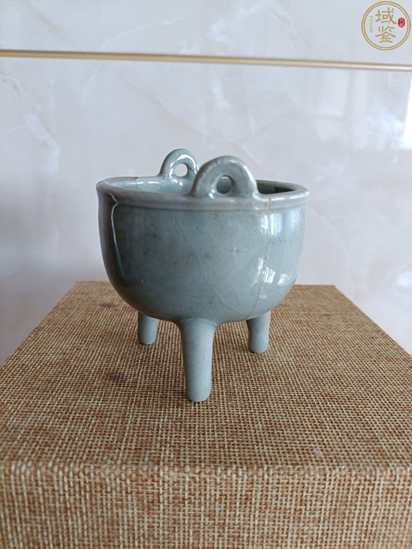 古玩陶瓷館藏級北宋龍泉青釉鼎式筆管爐拍賣,當前價格5980元