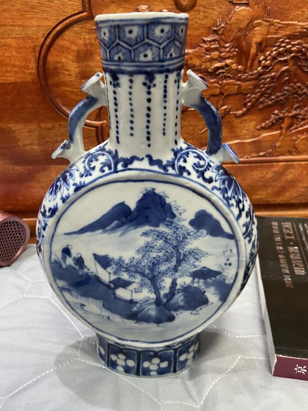 古玩陶瓷青花山水人物紋抱月瓶拍賣,當(dāng)前價(jià)格8500元