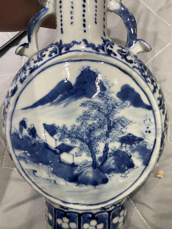 古玩陶瓷青花山水人物紋抱月瓶拍賣,當(dāng)前價(jià)格8500元