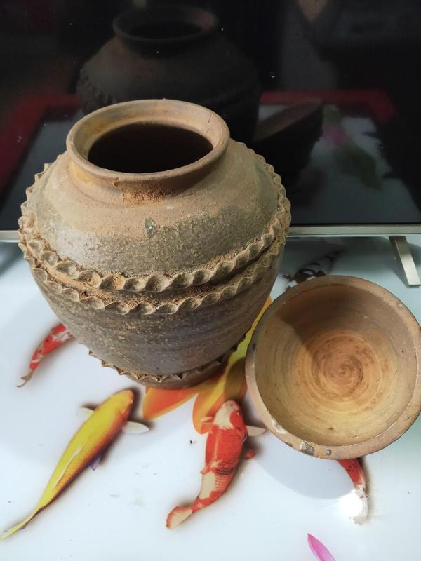 古玩陶瓷青釉貼塑水波紋蓋罐拍賣,當前價格980元