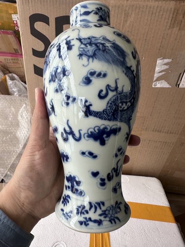 古玩陶瓷青花趕珠龍紋雞腿瓶拍賣(mài)，當(dāng)前價(jià)格4000元