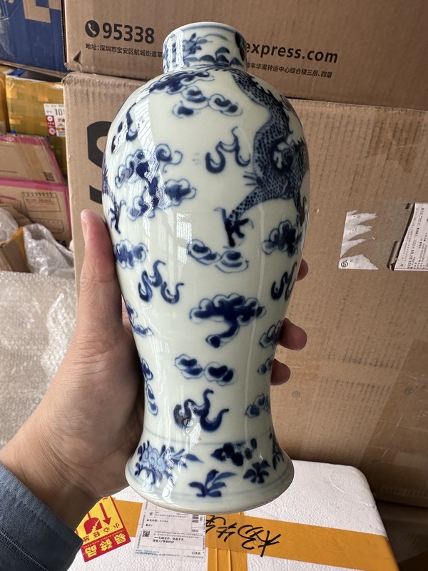 古玩陶瓷青花趕珠龍紋雞腿瓶拍賣(mài)，當(dāng)前價(jià)格4000元