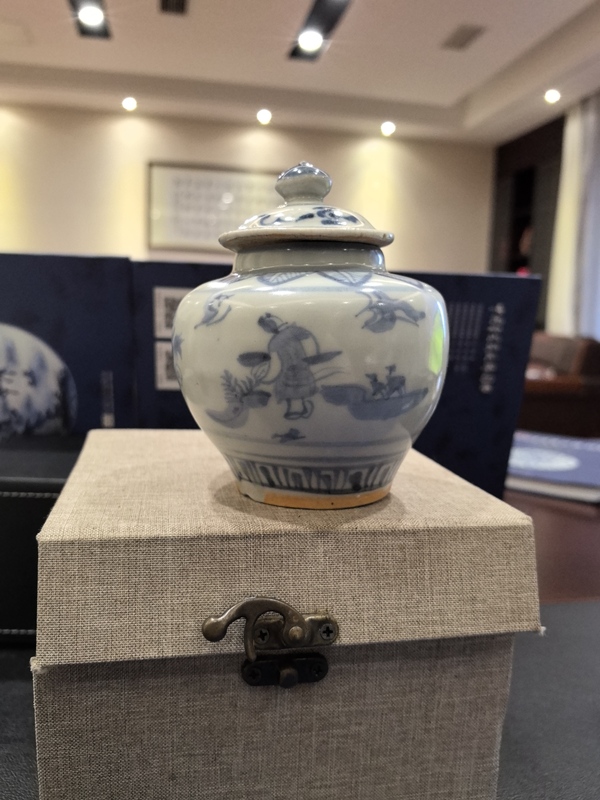 古玩陶瓷青花花卉人物紋蓋罐拍賣,當前價格13800元