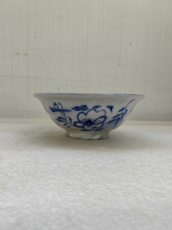 古玩陶瓷青花三魚花卉紋撇口碗拍賣,當(dāng)前價(jià)格480元