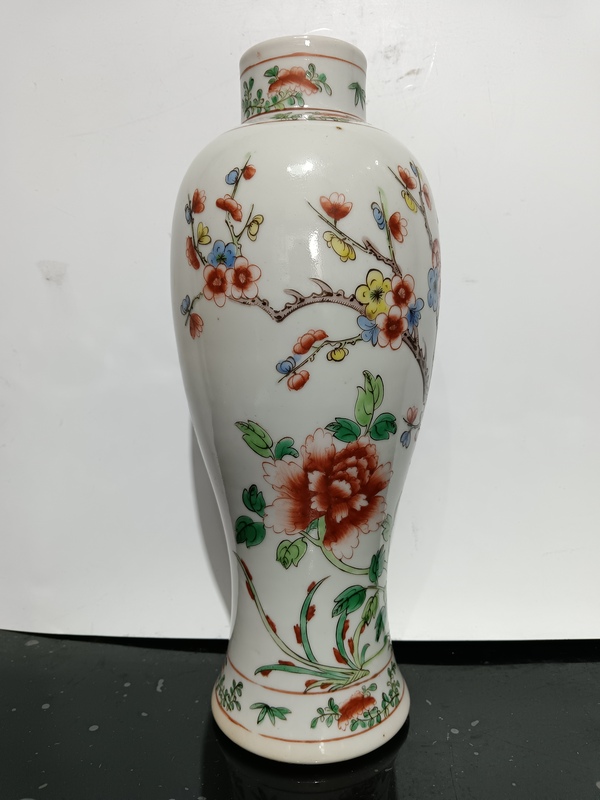 古玩陶瓷晚清五彩孔雀牡丹紋瓶拍賣,當(dāng)前價格12560元