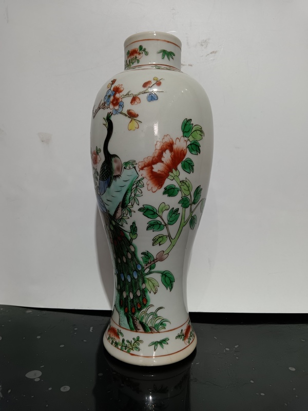 古玩陶瓷晚清五彩孔雀牡丹紋瓶拍賣,當(dāng)前價格12560元
