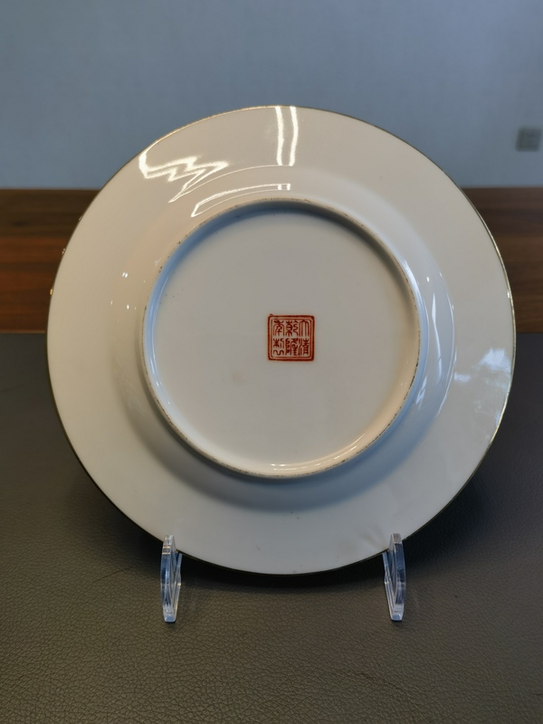 古玩陶瓷大清乾隆年製官窯款**紅地粉彩飛黃騰達花卉紋盤拍賣,當前價格650元