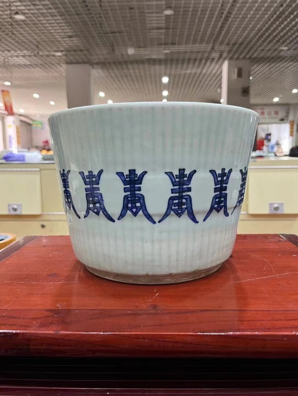 古玩陶瓷冬青釉青花壽字紋筒式爐拍賣,當前價格9800元