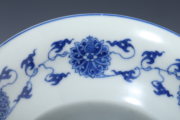 古玩陶瓷清末民初·青花纏枝蓮紋高足盤拍賣,當(dāng)前價(jià)格188元