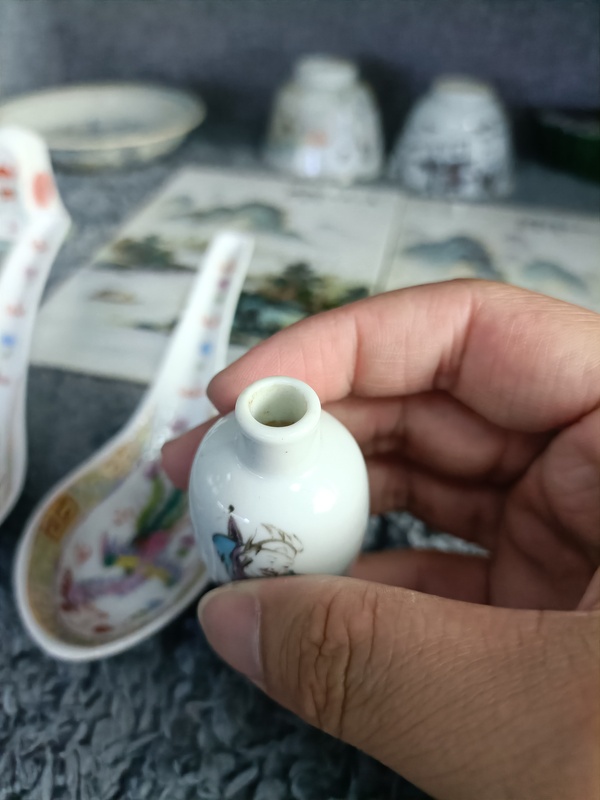 古玩陶瓷同治粉彩人物紋鼻煙壺拍賣,當前價格2600元