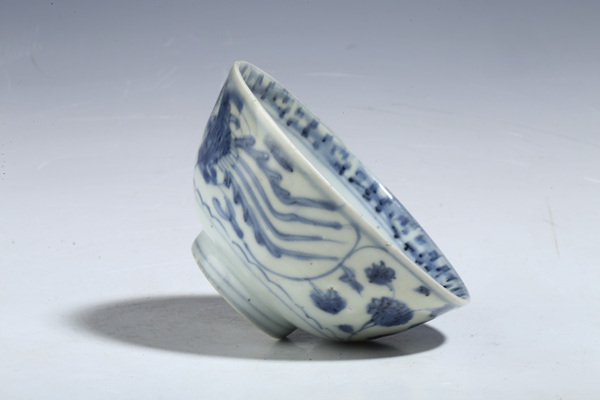 古玩陶瓷明晚·青花穿花鳳紋碗拍賣,當前價格2888元