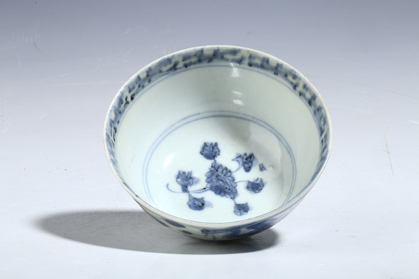 古玩陶瓷明晚·青花穿花鳳紋碗拍賣,當前價格2888元