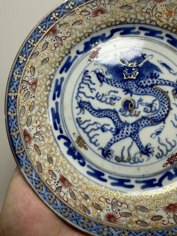 古玩陶瓷民國·青花加彩龍紋玲瓏瓷盤真品鑒賞圖