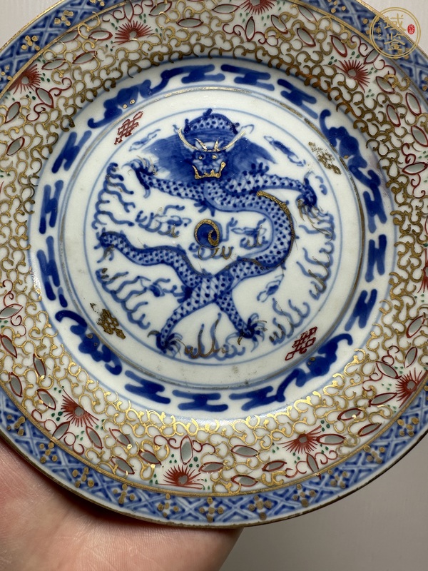 古玩陶瓷民國·青花加彩龍紋玲瓏瓷盤真品鑒賞圖