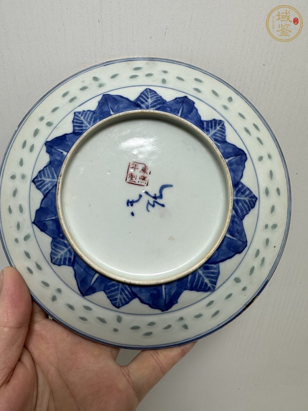 古玩陶瓷民國·青花加彩龍紋玲瓏瓷盤真品鑒賞圖