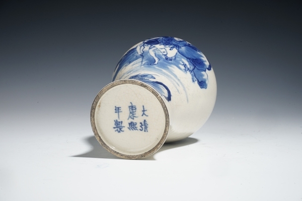 古玩陶瓷煨瓷青花(八仙之鐵拐李)梅瓶拍賣,當(dāng)前價(jià)格16888元