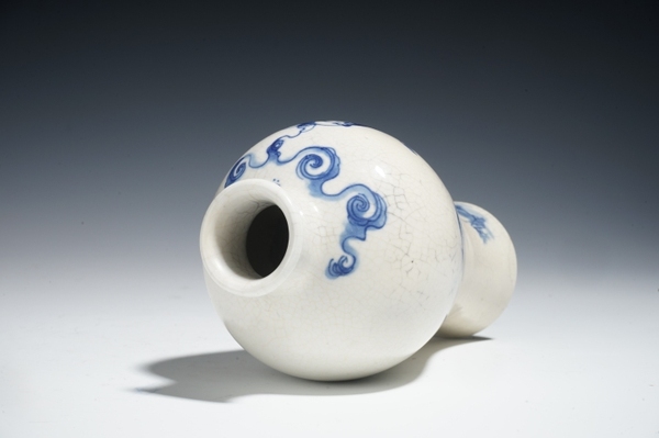 古玩陶瓷煨瓷青花(八仙之鐵拐李)梅瓶拍賣,當(dāng)前價(jià)格16888元