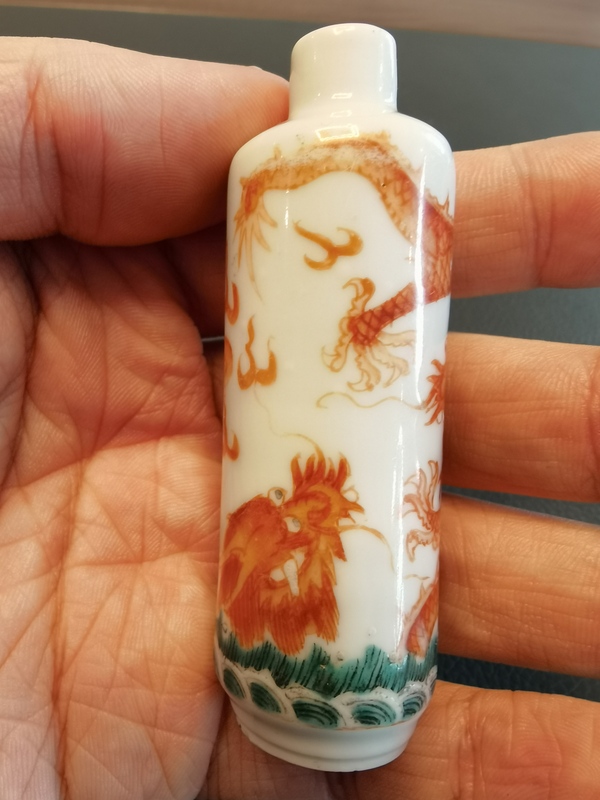 古玩陶瓷晚清五爪礬紅蒼龍教子鼻煙壺拍賣,當(dāng)前價(jià)格1688元