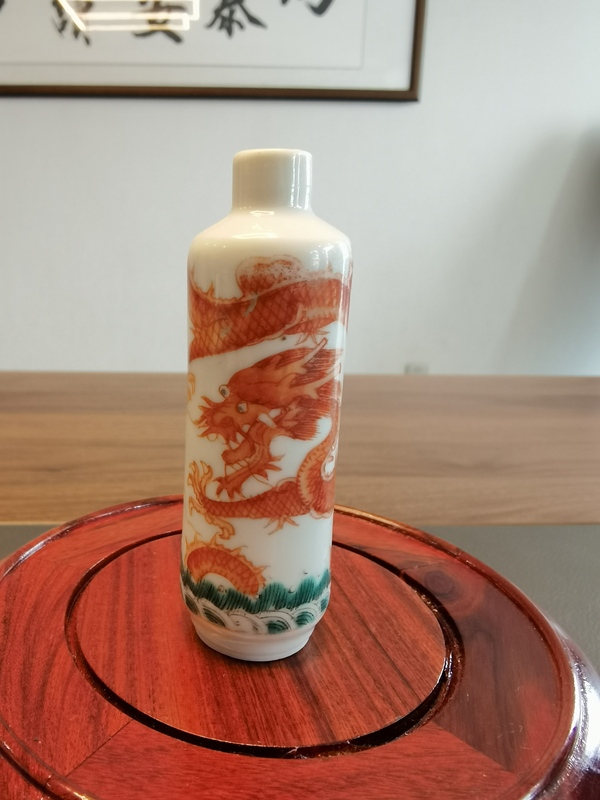 古玩陶瓷晚清五爪礬紅蒼龍教子鼻煙壺拍賣,當(dāng)前價(jià)格1688元