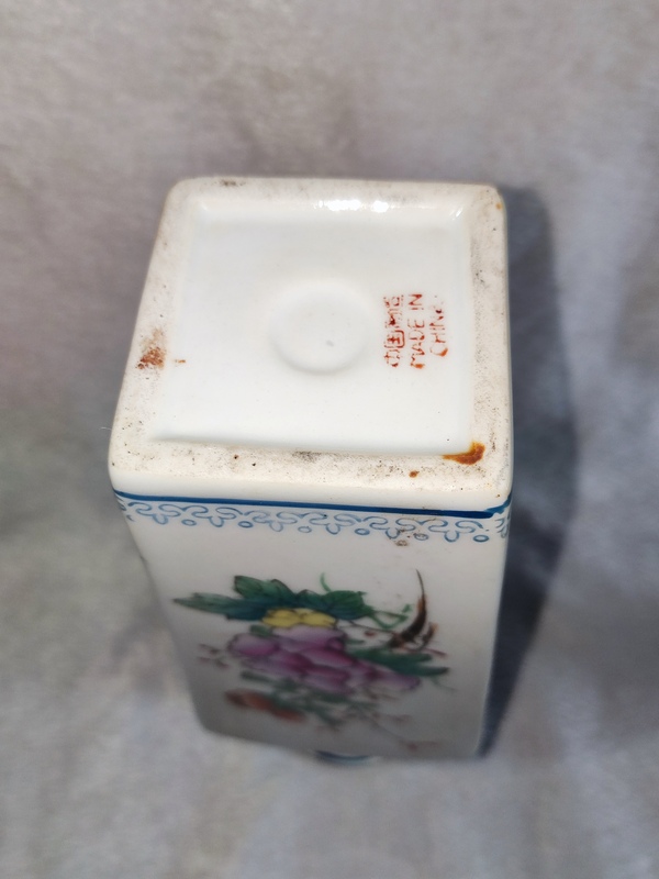 古玩陶瓷花卉紋瓶拍賣,當(dāng)前價(jià)格0元