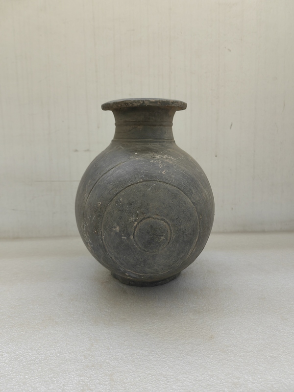 古玩陶瓷灰陶弦紋繭形壺拍賣,當前價格1200元