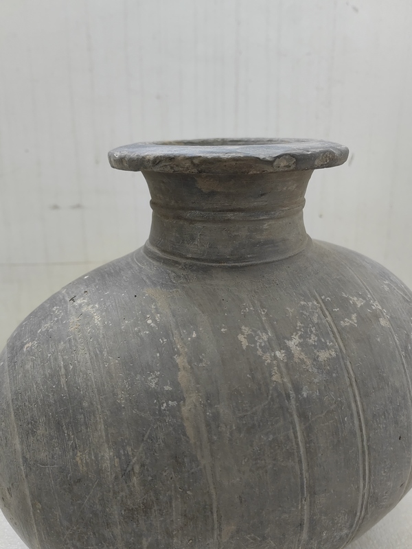 古玩陶瓷灰陶弦紋繭形壺拍賣,當前價格1200元