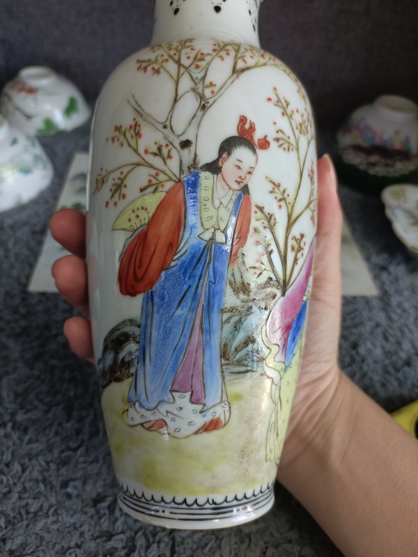 古玩陶瓷民國時期粉彩紅樓夢人物賞瓶拍賣,當前價格3888元