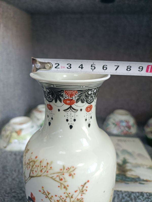 古玩陶瓷民國時期粉彩紅樓夢人物賞瓶拍賣,當前價格3888元