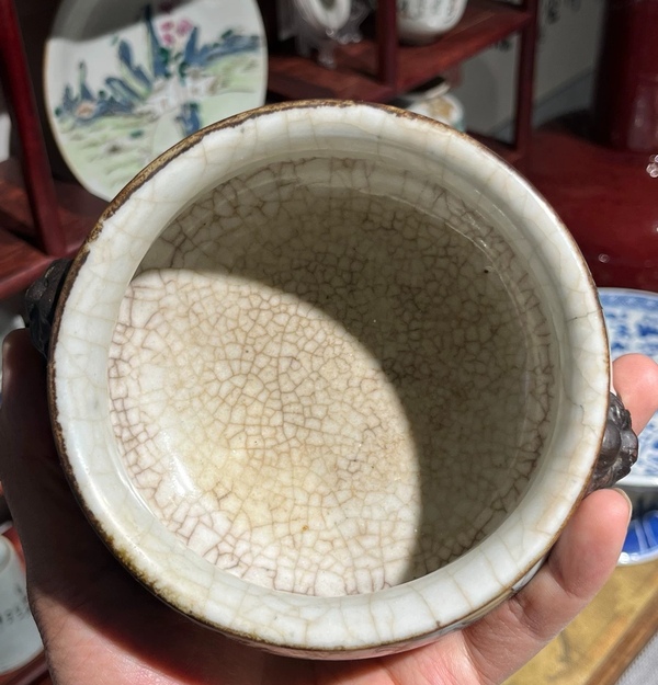 古玩陶瓷清中期哥釉大開片五彩博古圖獅耳爐拍賣,當(dāng)前價(jià)格5000元