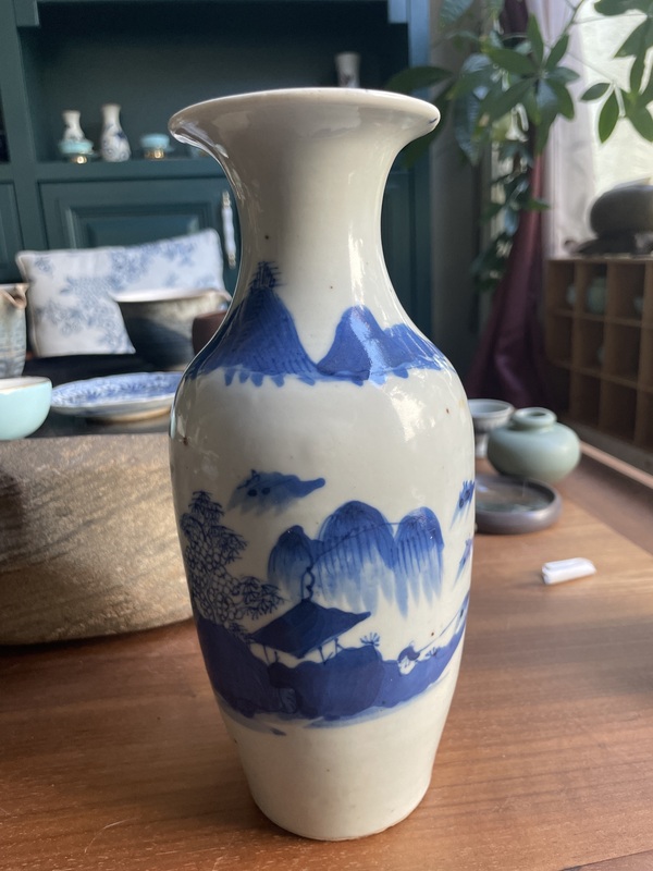古玩轉賣青花山水人物圖撇口瓶拍賣,當前價格99元